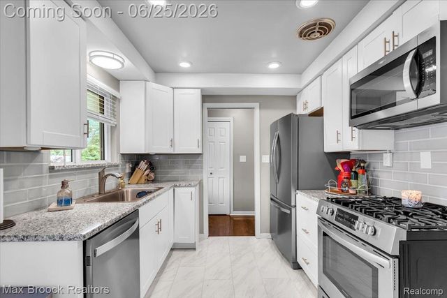 28403 Peppermill Road, Farmington Hills, MI 48331