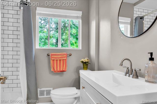 28403 Peppermill Road, Farmington Hills, MI 48331