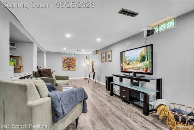 28403 Peppermill Road, Farmington Hills, MI 48331
