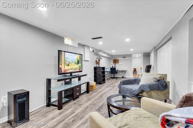 28403 Peppermill Road, Farmington Hills, MI 48331