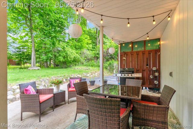28403 Peppermill Road, Farmington Hills, MI 48331