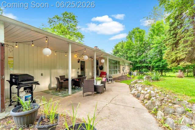 28403 Peppermill Road, Farmington Hills, MI 48331