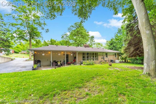 28403 Peppermill Road, Farmington Hills, MI 48331