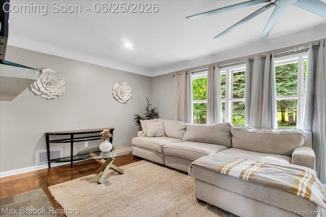 28403 Peppermill Road, Farmington Hills, MI 48331