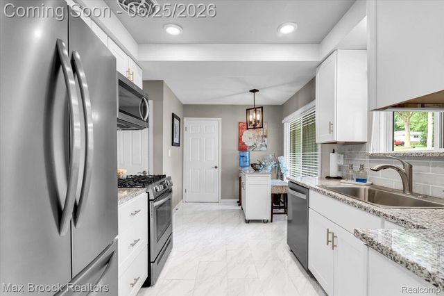 28403 Peppermill Road, Farmington Hills, MI 48331
