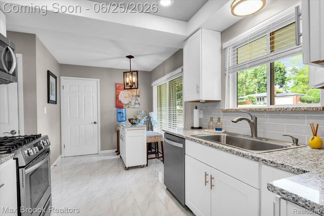 28403 Peppermill Road, Farmington Hills, MI 48331