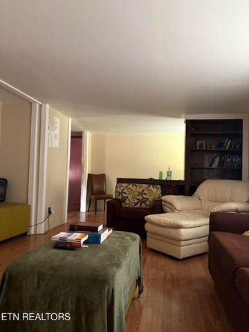 4563 Cherokee Drive, Strawberry Plains, TN 37871