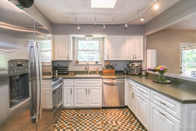 302 Apache Trail, Miami Twp, OH 45140