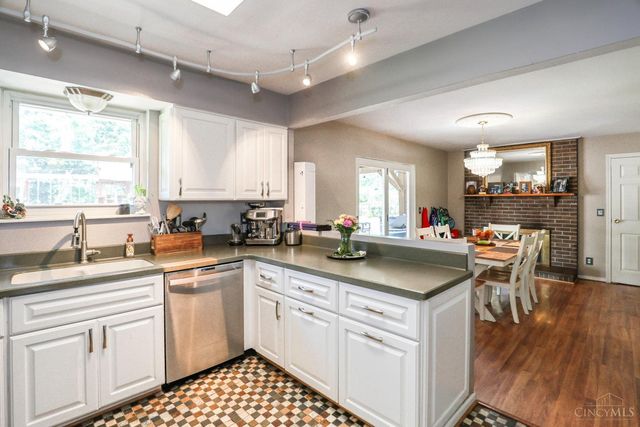 302 Apache Trail, Miami Twp, OH 45140