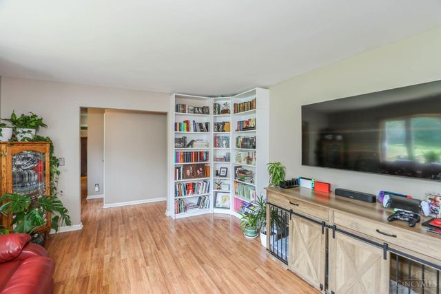 302 Apache Trail, Miami Twp, OH 45140