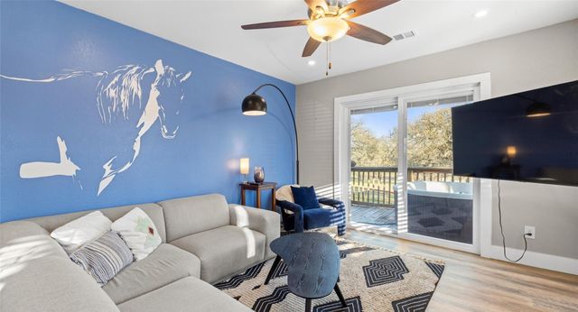 274 Old Austin TRL, Elgin, TX 78621