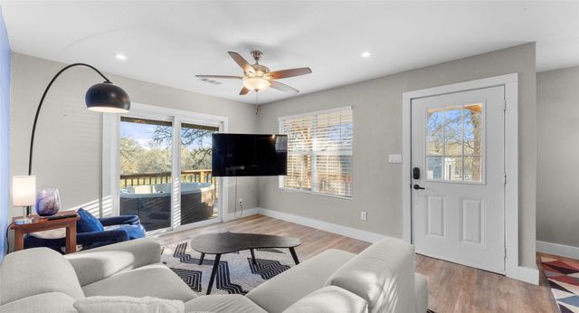 274 Old Austin TRL, Elgin, TX 78621