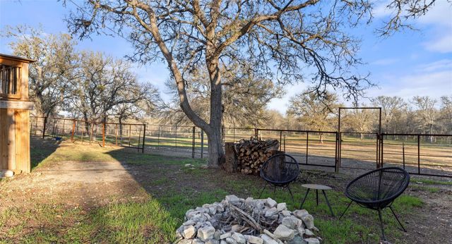 274 Old Austin TRL, Elgin, TX 78621