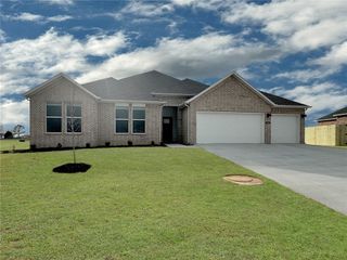 8001 E Sugarloaf Street, Siloam Springs, AR 72761