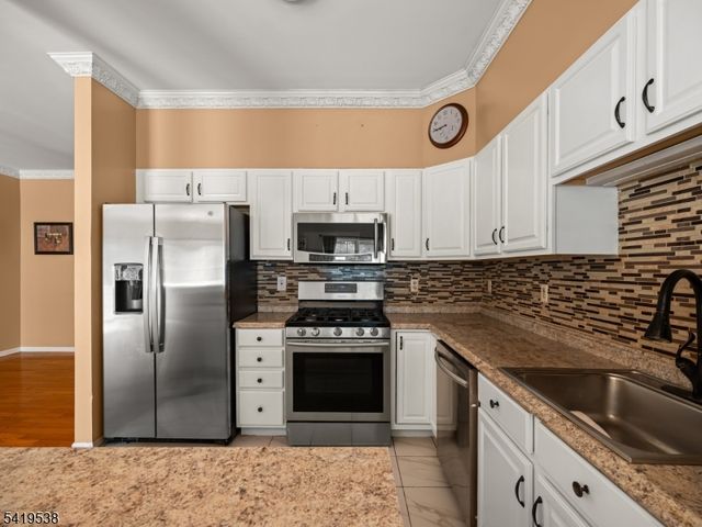 79 Rhyan Dr, Parsippany-troy Hills Twp., NJ 07054