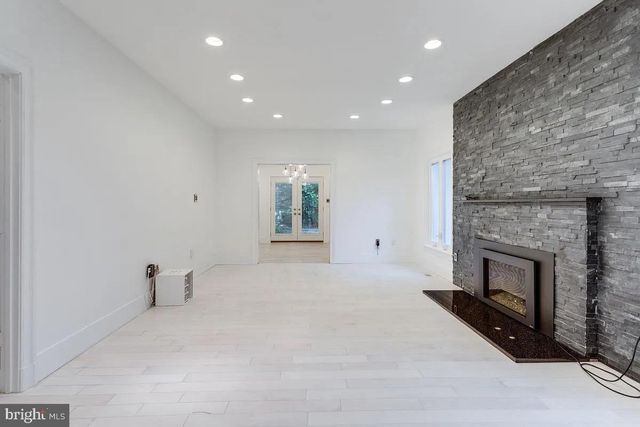 4611 CHARLESTON TER NW, Washington, DC 20007