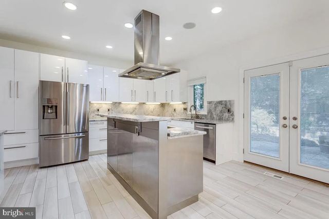 4611 CHARLESTON TER NW, Washington, DC 20007