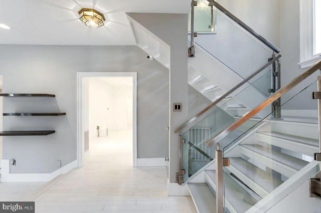 4611 CHARLESTON TER NW, Washington, DC 20007