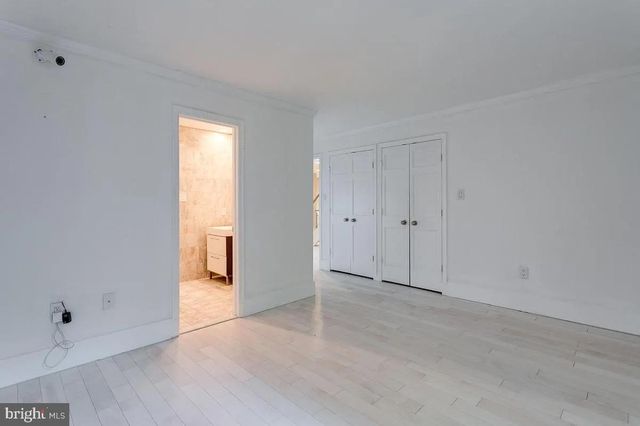 4611 CHARLESTON TER NW, Washington, DC 20007