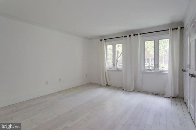 4611 CHARLESTON TER NW, Washington, DC 20007