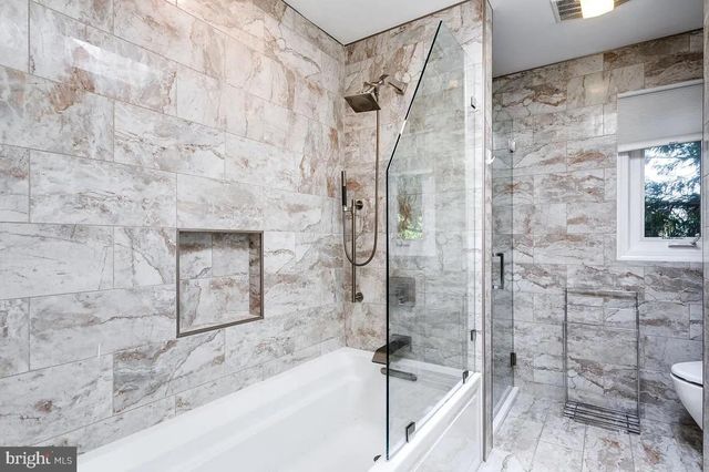 4611 CHARLESTON TER NW, Washington, DC 20007