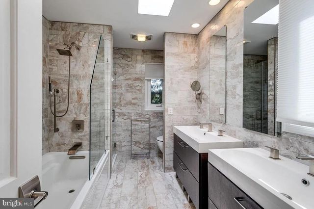 4611 CHARLESTON TER NW, Washington, DC 20007