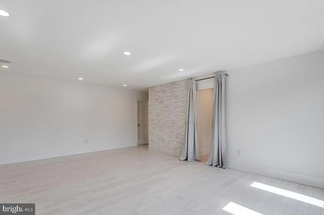 4611 CHARLESTON TER NW, Washington, DC 20007