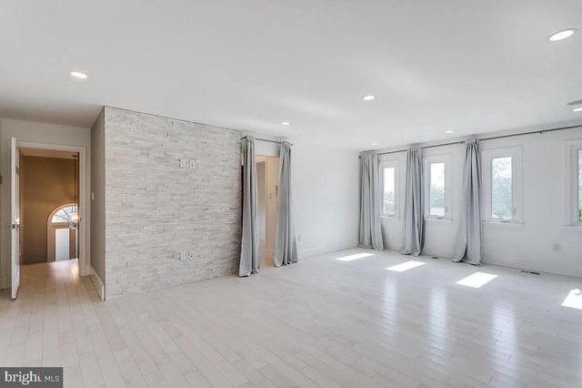 4611 CHARLESTON TER NW, Washington, DC 20007