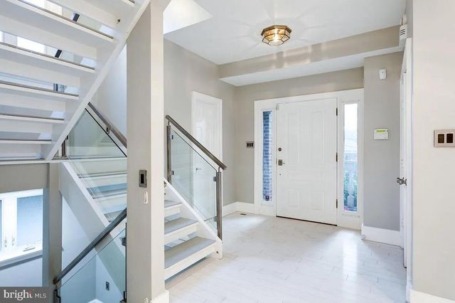 4611 CHARLESTON TER NW, Washington, DC 20007