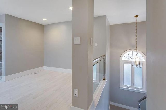 4611 CHARLESTON TER NW, Washington, DC 20007