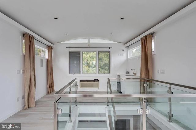 4611 CHARLESTON TER NW, Washington, DC 20007