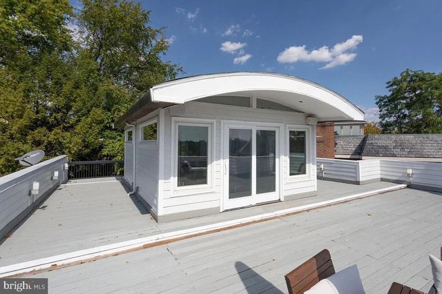 4611 CHARLESTON TER NW, Washington, DC 20007