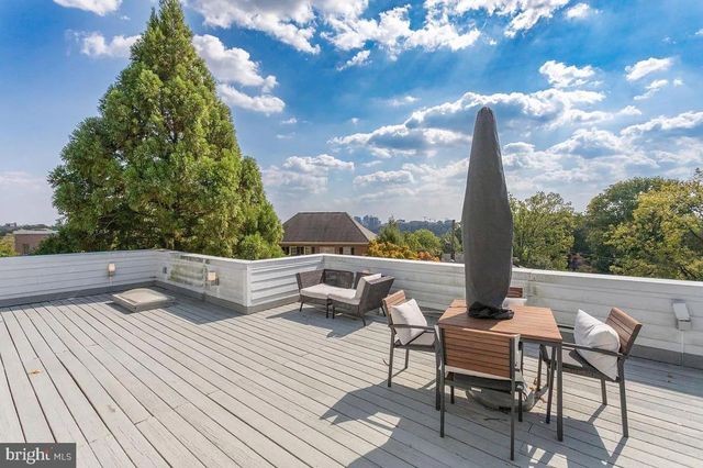 4611 CHARLESTON TER NW, Washington, DC 20007