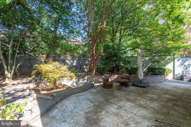 4611 CHARLESTON TER NW, Washington, DC 20007