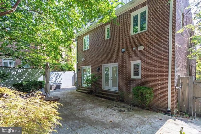 4611 CHARLESTON TER NW, Washington, DC 20007