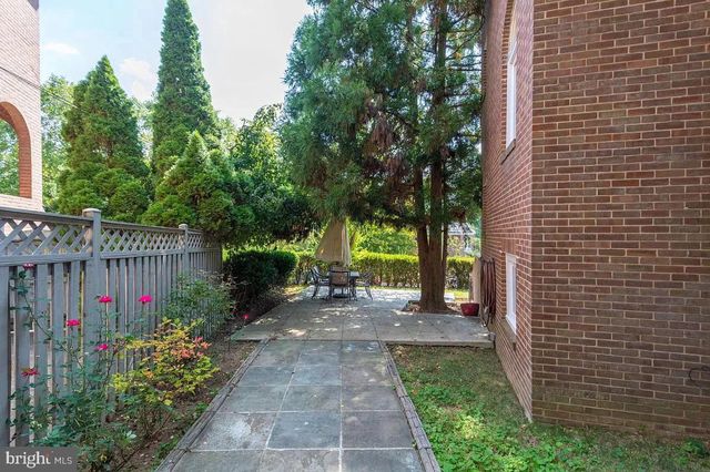 4611 CHARLESTON TER NW, Washington, DC 20007