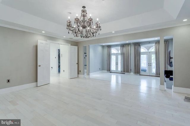 4611 CHARLESTON TER NW, Washington, DC 20007