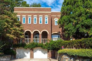 4611 CHARLESTON TER NW, Washington, DC 20007