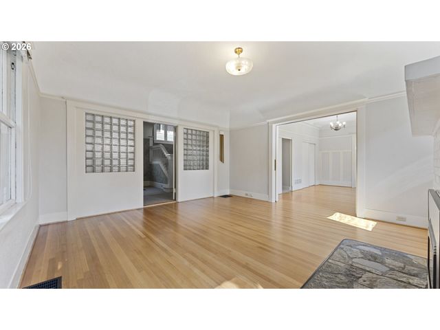 2333 Ne SCHUYLER St, Portland, OR 97212