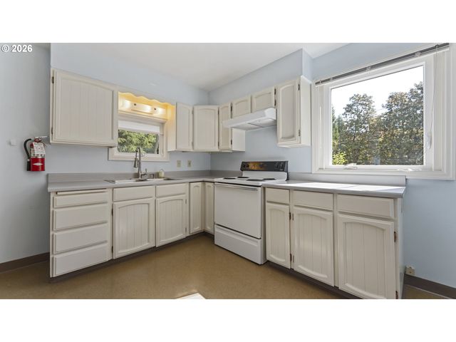 2333 Ne SCHUYLER St, Portland, OR 97212