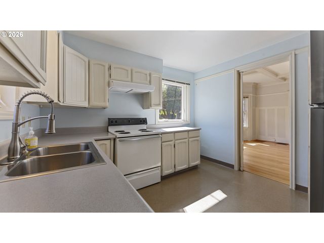 2333 Ne SCHUYLER St, Portland, OR 97212