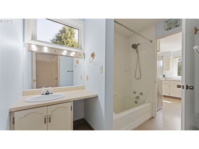 2333 Ne SCHUYLER St, Portland, OR 97212