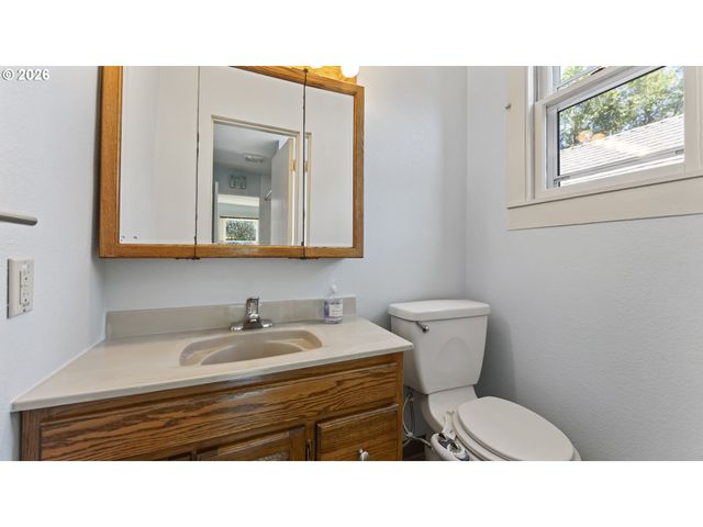 2333 Ne SCHUYLER St, Portland, OR 97212