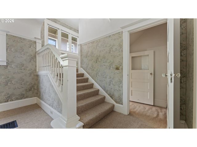 2333 Ne SCHUYLER St, Portland, OR 97212