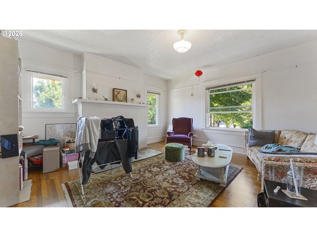 2333 Ne SCHUYLER St, Portland, OR 97212