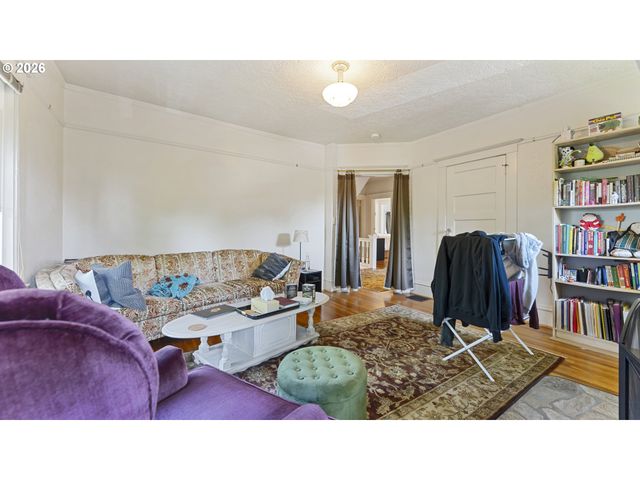 2333 Ne SCHUYLER St, Portland, OR 97212