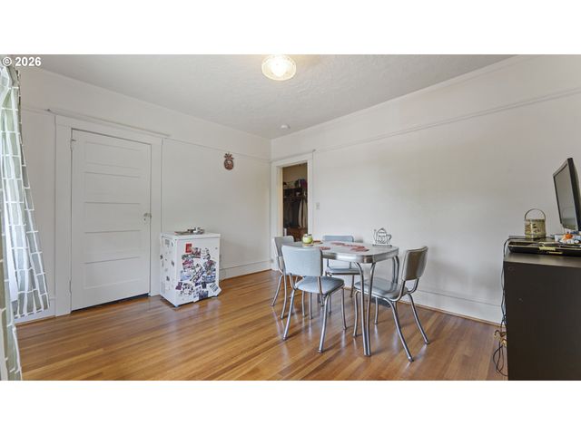 2333 Ne SCHUYLER St, Portland, OR 97212
