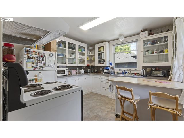 2333 Ne SCHUYLER St, Portland, OR 97212