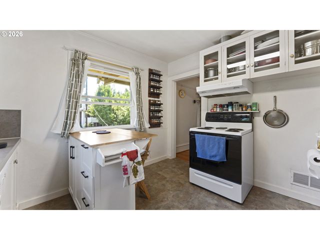 2333 Ne SCHUYLER St, Portland, OR 97212