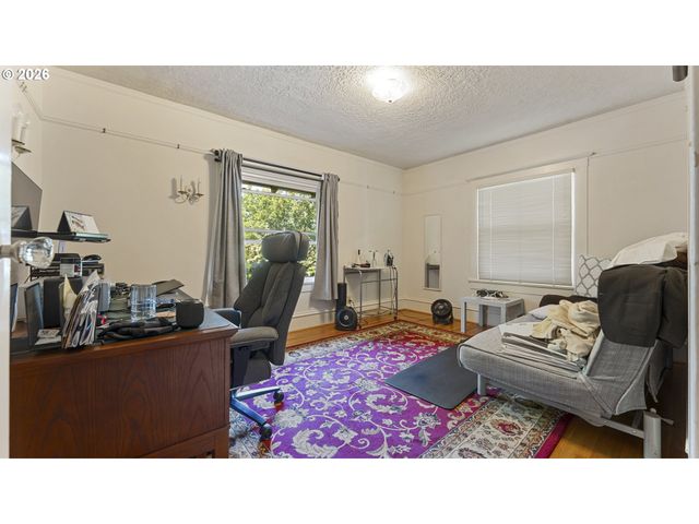 2333 Ne SCHUYLER St, Portland, OR 97212